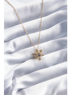 Rivera Tech Rvrstr4 316L Çelik Gold Renk Zirkon Taşlı Kar Tanesi Projeksiyon Model Kadın Kolye - TJ-BKO8072