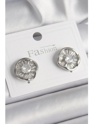 İlk El Grup Ietaks™ Pirinç Gümüş Renk Zirkon Taşlı Yonca Model Kadın Küpe