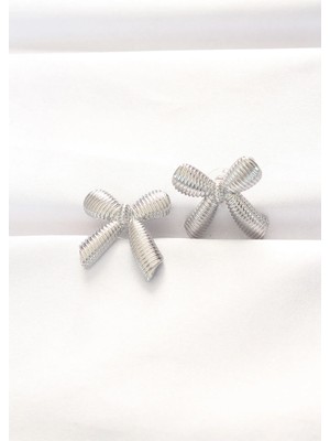 İlk El Grup Ietaks™ Pirinç Gümüş Renk Fiyonk Küpe