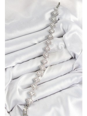 Senka Mey Ithalat® Pirinç Zirkon Taşlı Yonca Baget Model Gümüş Renk Vip Seri Kadın Bileklik