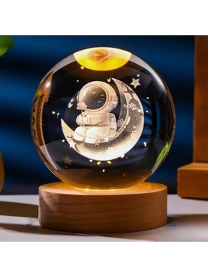 PremiumPort 3D Astronot Temalı Kristal Cam Kar Küresi ve LED Işıklı USB Ahşap Stand Seti