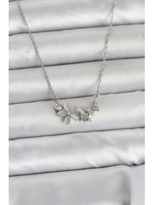 Pileli Store 316L Çelik Zincir Gümüş Renk Çiçek ve Kelebek Model Kadın Kolye