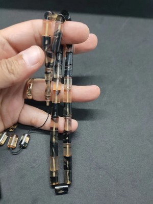 İskeçe Tesbih Uğur Şener Usta Eseri̇ 0.6 Şeffaf Deli̇m Çi̇ft Kat Ci̇lalı Ok Gi̇bi̇ Sıkma Kehri̇bar