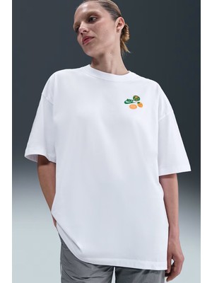 Nike Oversized Short Sleeve Graphic T-Shirt Grafik Baskılı Oversize Kadın Tişört Beyaz