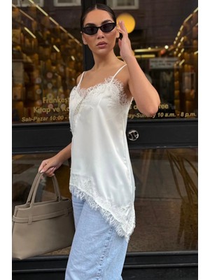 Madmext Beyaz Dantelli Asimetrik Kesim Saten Bluz MG2694