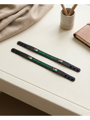 Zaytoon 2\'li Filistinli \"hepimiz Filistinliyiz\" Siyah Kokolu Lastik Ayarlanılabilir El Bileklik A300072-02