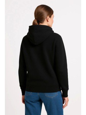 Modi Green Kadın Sokak Stili Siyah Üç Iplik Kapüşonlu Kanguru Çepli Hoodie Sweatshirt