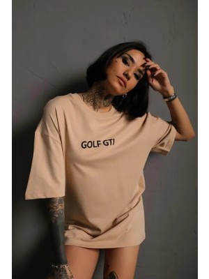 Modi Green Baskılı Kadın Bej – Golf Gtı Retro Araba Desenli, Ön - Arka Dijital Baskı, Sokak Modası Stil Oversize Tişört