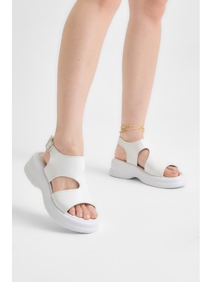 Tonny Black Kadın Beyaz Rahat Kalıp Düz Tokalı Sandalet