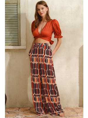 Brand Kısa Yarım Kol V Yaka Kadın Geometrik Yazlık Kurdela Şerit Detaylı Pijama Takımı Anıl 9813