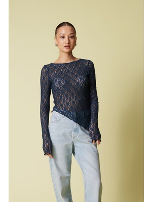 Nisan Triko Asimetrik Dantel Bluz