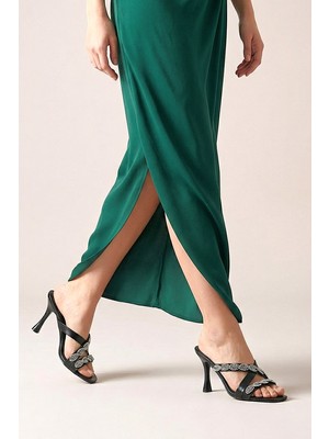 Gökhan Talay Velmora Esnek Yumuşak Kaymaz Taban (8 Cm) Siyah Rugan  Çapraz Çift Sıra Burgu Gümüş Taş Kadın Topuklu Terlik