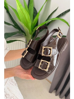 Preshley Kadın Miko Kahverengi Rugan Üç Toka Detaylı Sandalet