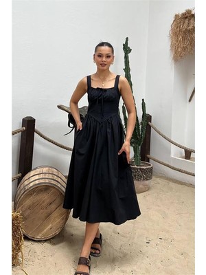 Neşeli Butik Kadın Siyah Kalın Askılı Kare Yaka Düğme Detaylı Midi Boy Elbise NBMY3913