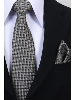 Esgue Hand Made 8 cm Micro Üçgen Desenli Siyah Bej Renk Mendilli Kravat