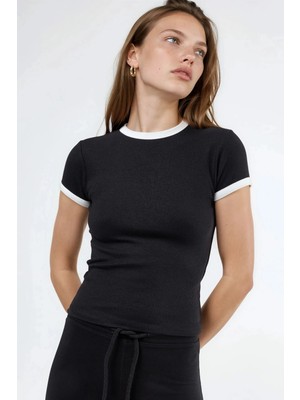 Hiccup Kadın Busem Fitilli Yuvarlak Yaka Kısa Kollu T-Shirt Siyah