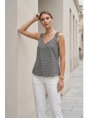 Lupinn Kadın Lacivert Ekose Desenli Askılı Bluz V Yaka Salaş Yazlık Rahat Kesim Tatil Kombinlik Şık Üst Bluz