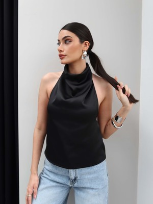 Esra Helvacı Degaje Yaka Sırtı Açık Saten Bluz
