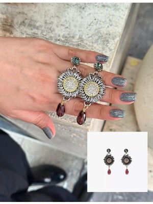 Nergis Collection Marka Model Ayçiçeği Zirkon Taşlı Kadın Vintage Küpe Kadın Tasarım Küpe
