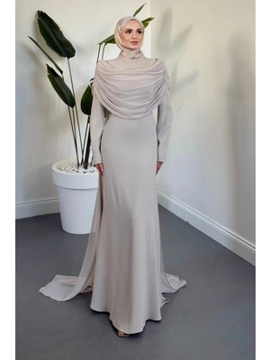 Merven Akyüz Clarette Degaje Yaka Pelerinli Balık Abiye Taş