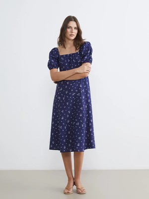 LC Waikiki Lcw Comfort Indigo Kare Yaka Çiçekli Yırtmaçlı Elbise
