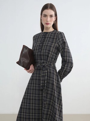 LC Waikiki Lcw Modest Siyah Hakim Yaka Ekose Kuşaklı Elbise