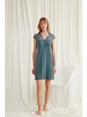 Genel Tedarik Kolu Omzu ve Yakası Dantelli Önü Düğmeli Gecelik