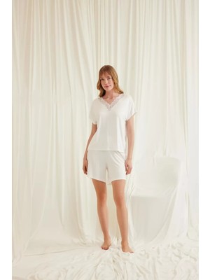 Genel Tedarik Kısa Kollu Dantelli V Yaka Şort Takımı