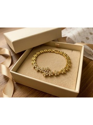 Liyona Gold Renk Zirkon Taşlı Çiçek Model Çelik Bileklik