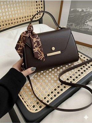 Özüm Çanta Kadın Mini Boy Suni Deri Fular Detaylı El ve Omuz Çantası Kahverengi