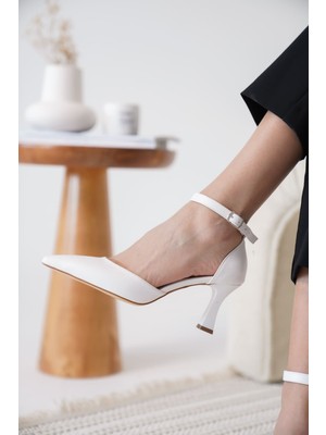 Alfaze Beyaz Deri Kemerli Zarif Model Ince Klasik Topuklu Ayakkabı