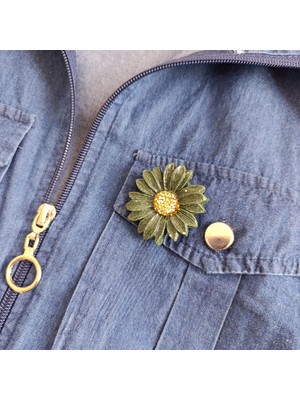 AZKAR El Yapımı Yeşil Papatya Broş, Yaka Iğnesi, Ahşap Tozundan Şekillendirilmiş Özel Tasarım, Hediyelik Kadın Aksesuarı