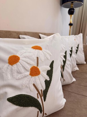 Punch Nakışlı Papatya Desenli 4’lü Dekoratif Kırlent Kılıfı