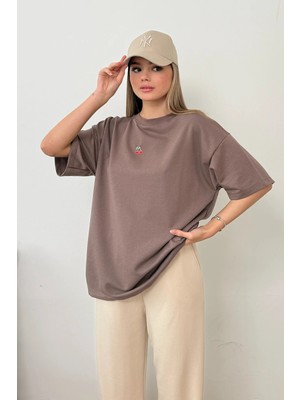 Giysa Kadın Bisiklet Yaka Kiraz Aksesuarlı 2ip T-Shirt Açık Kahverengi - 26Y 26600