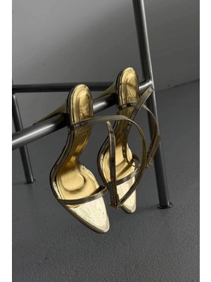 Ayakkabı Prensi Futz Bilekten Bantlı Gold 10 cm   Klasik Topuklu Ayakkabı Kadın