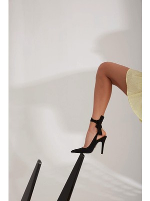 Ayakkabı Prensi Gandha Bilekten Bağcıklı Siyah Suet 10 cm Stiletto, Topuklu Ayakkabı Kadın