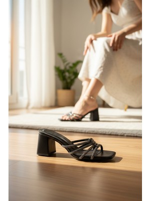 Enoch Kadın Çoklu Işıltılı Şerit Bantlı Küt Burun Topuklu Terlik