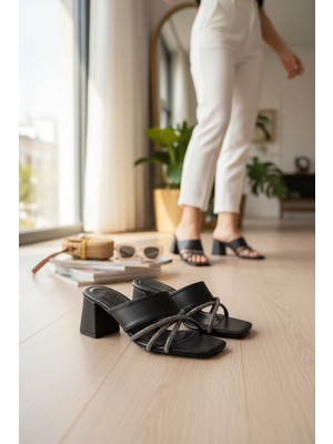 Enoch Kadın Işıltılı Çapraz Şerit Detaylı Çift Bantlı Küt Burun Topuklu Terlik