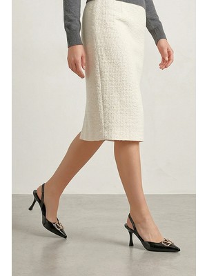 Gökhan Talay Aurelia Esnek Kaymaz Taban Siyah Rugan (8 Cm)  Altın V Toka Detaylı Kadın Topuklu Ayakkabı