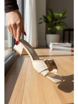 Enoch Kadın Rugan Metal Toka Detaylı Küt Burun Topuklu Terlik Siyah