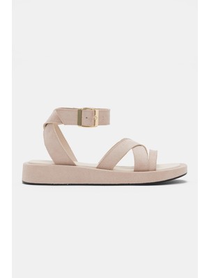 Selin Shoes Doren Tek ve Ön Çarpraz Bant Detaylı Bilek Tokalı Kadın Sandalet- Ekru Süet