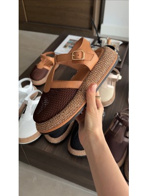 Selin Shoes Elira Hakiki Deri Kalın Taban Bilek Ayarlanabilir Toka Detaylı Kadın Sandalet- Taba