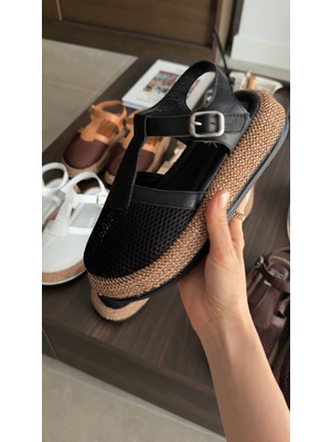 Selin Shoes Elira Hakiki Deri Kalın Taban Bilek Ayarlanabilir Toka Detaylı Kadın Sandalet- Siyah