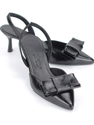 Gökhan Talay Lavia Esnek Kaymaz Taban Siyah Rugan (4 Cm) Köşe Fiyonk Toka Detaylı Kadın Topuklu Ayakkabı