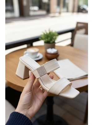 Enoch Kadın Çift Bantlı Işıltılı Detaylı Küt Burun Topuklu Terlik