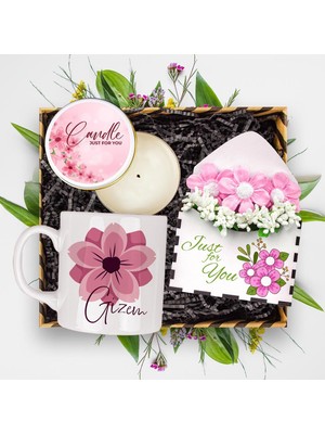 Ejoya Kişiye Özel Çiçek Tasarım Kupa & Mum & Papatya Figür Mektup Aranjmanı  113186