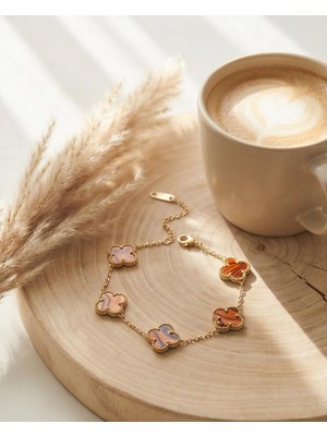 Mervan Takı Altın Renk Çelik Yonca Bileklik – Desenli Premium Tasarım (Turuncu Siyah)