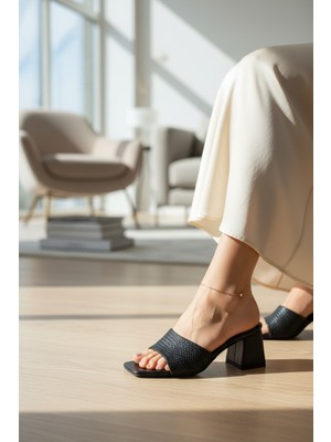 Enoch Kadın Parıltılı Tek Bantlı Küt Burun Kalın Topuklu Terlik