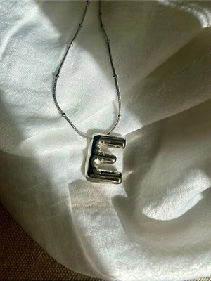 Faseb E Balon Çelik Harf Kolye