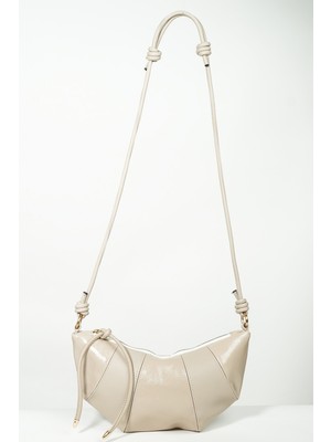 Bahels Kadın Rugan Bej Kruvasan Omuz Çantası